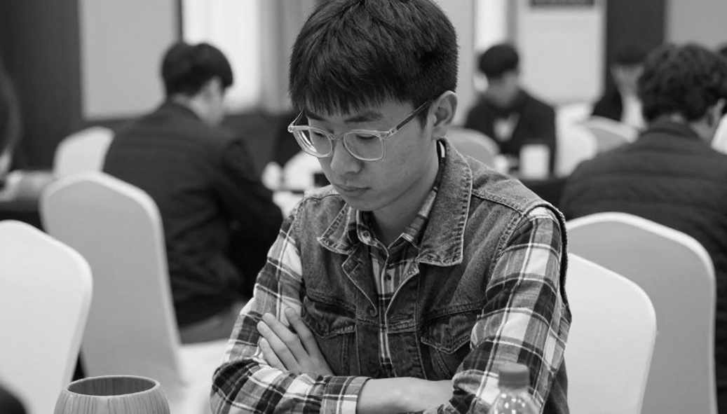 Tiêu đề FIDE sai lệch, quảng cáo Fritz 20 và lỗ hổng kiểm chứng của báo chí cờ vua