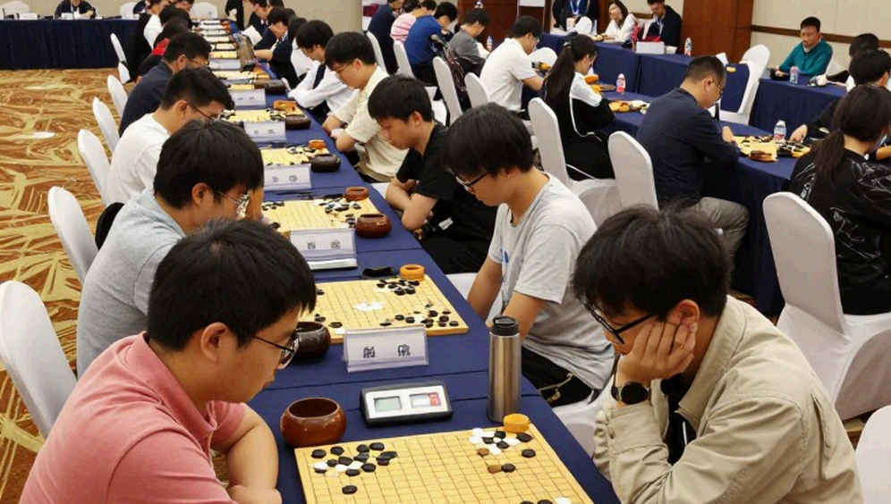 Elephant Gambit: Giải mã nước cờ bất ngờ gây tranh cãi ở Bundesliga