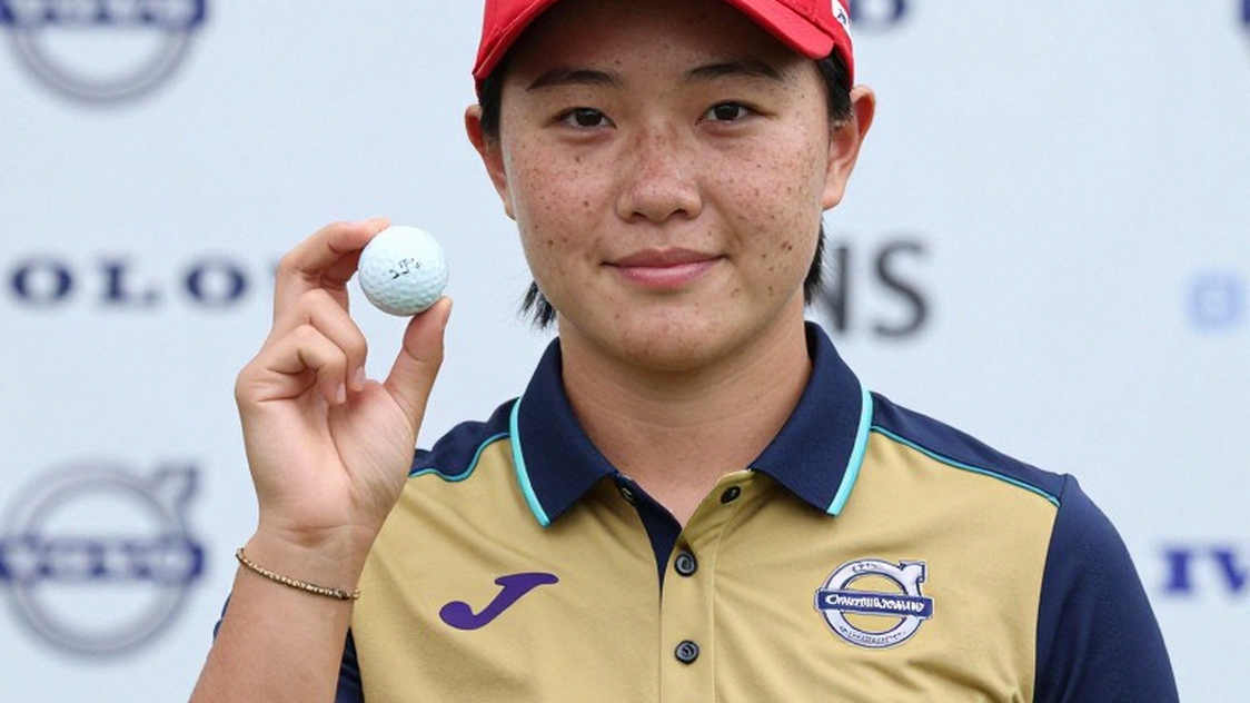 Cây gậy quá khổ trong tay đứa trẻ: điều cha mẹ chưa được kể khi đưa con ra sân golf