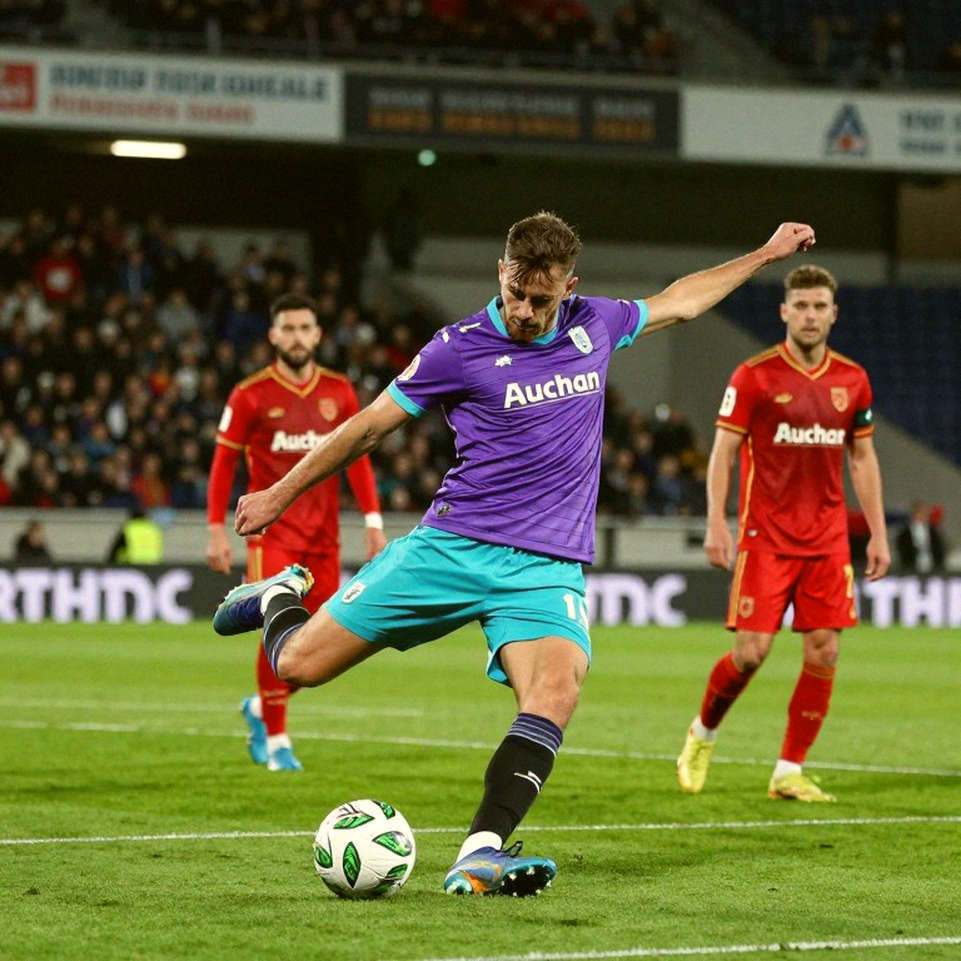 Manchester United blow 2-0 lead to lose 3-2 to Brighton in Carabao Cup: Carrick takes responsibility, but the fault lies in the system