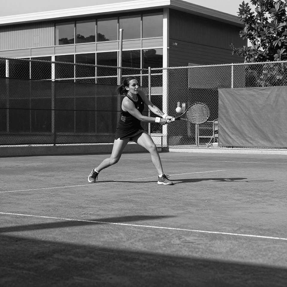 Đầu gối Djokovic và lỗ hổng đo lường của quần vợt hiện đại