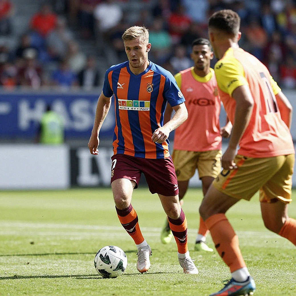 Đếm lại dòng tiền phía sau mỗi bản hợp đồng chuyển nhượng V-League