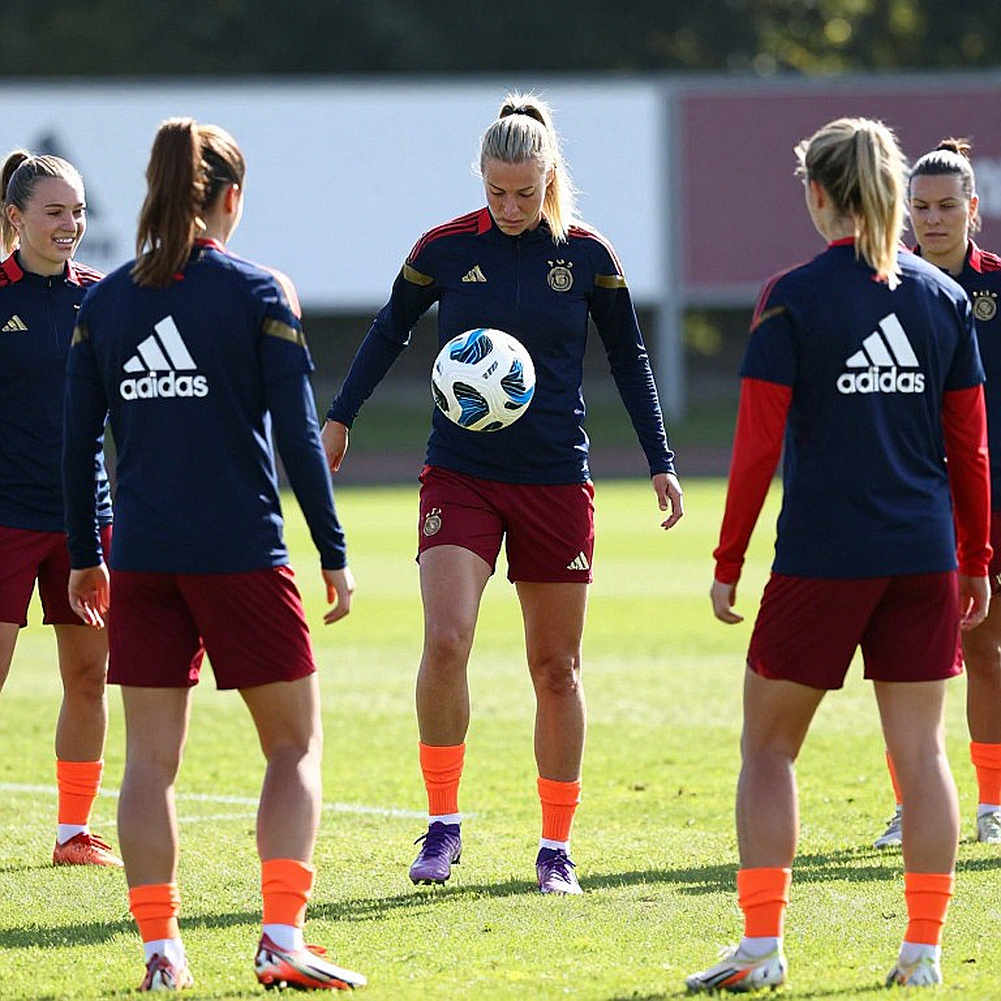 Araujo và cái bẫy 55 triệu euro: Liverpool không mua trung vệ, họ mua quyền kiểm soát một hệ thống
